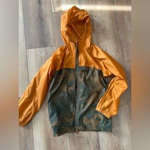 Boys Medium 5/6 Rainjacket/windbreaker EUC